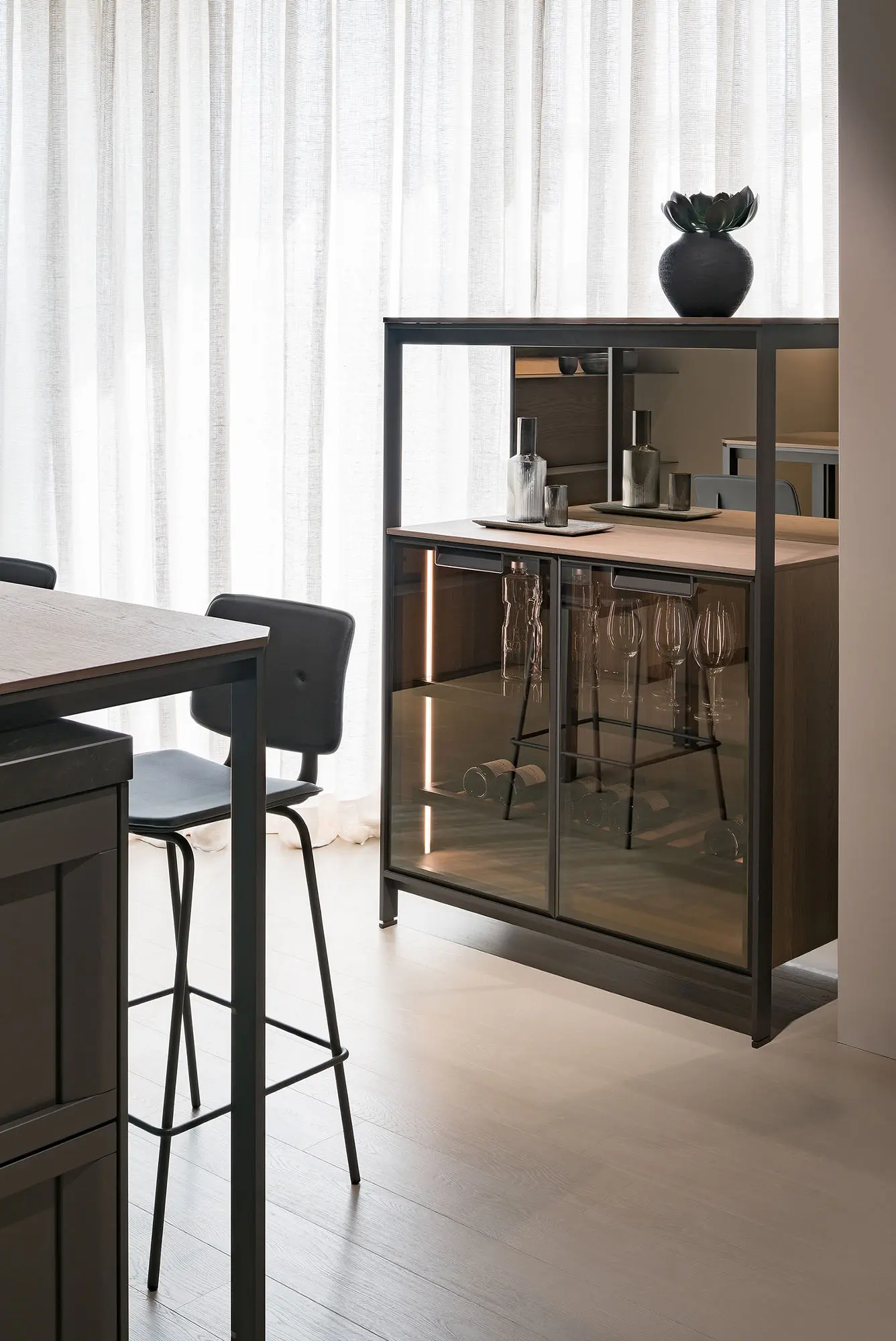 Mueble Bar con vitrina